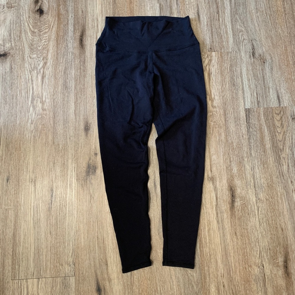 Great Condition Alo Yoga High-Waist Airbrush leggings in black - size small